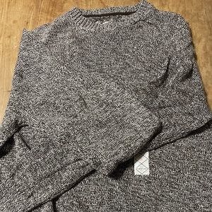 Men’s Sweater - NWT - size XL .. crew neck